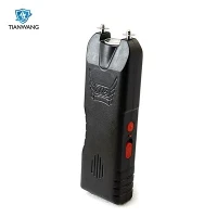 Con quale frequenza devo ricaricare un taser di piccole dimensioni?
